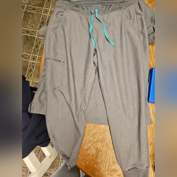 Figs Scrub Set In Gray WOMENS XL/P - Picture 3 of 9